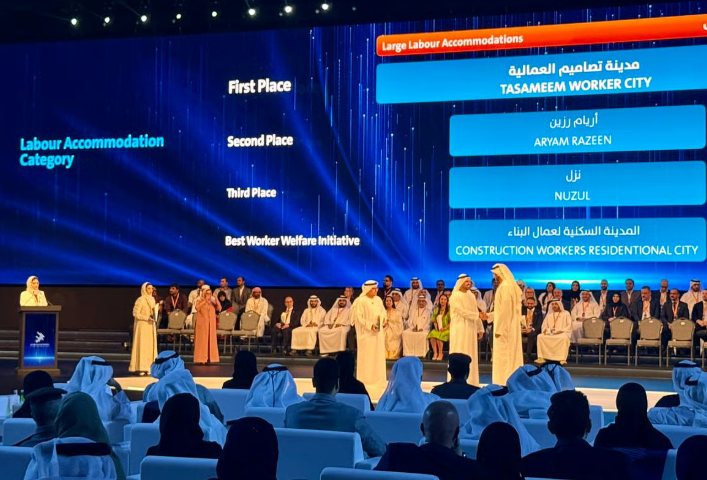 আমিরাতে ১০০ কর্মী ও কোম্পানিকে দেওয়া হলো ৫০ মিলিয়ন দিরহাম পুরস্কার