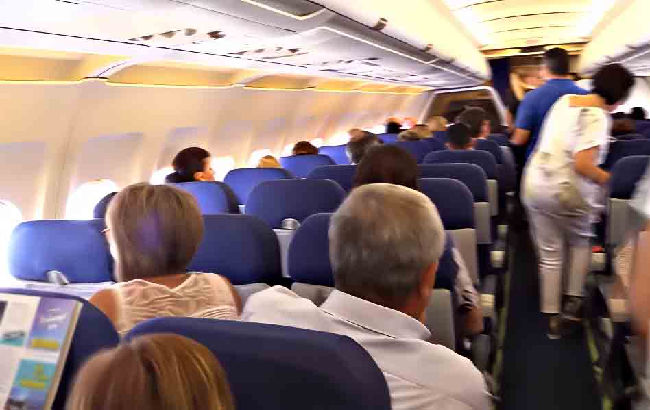 দুবাই-হায়দ্রাবাদ ফ্লাইটে হ*য়রানির অভিযোগে এক যাত্রী গ্রে’প্তা’র