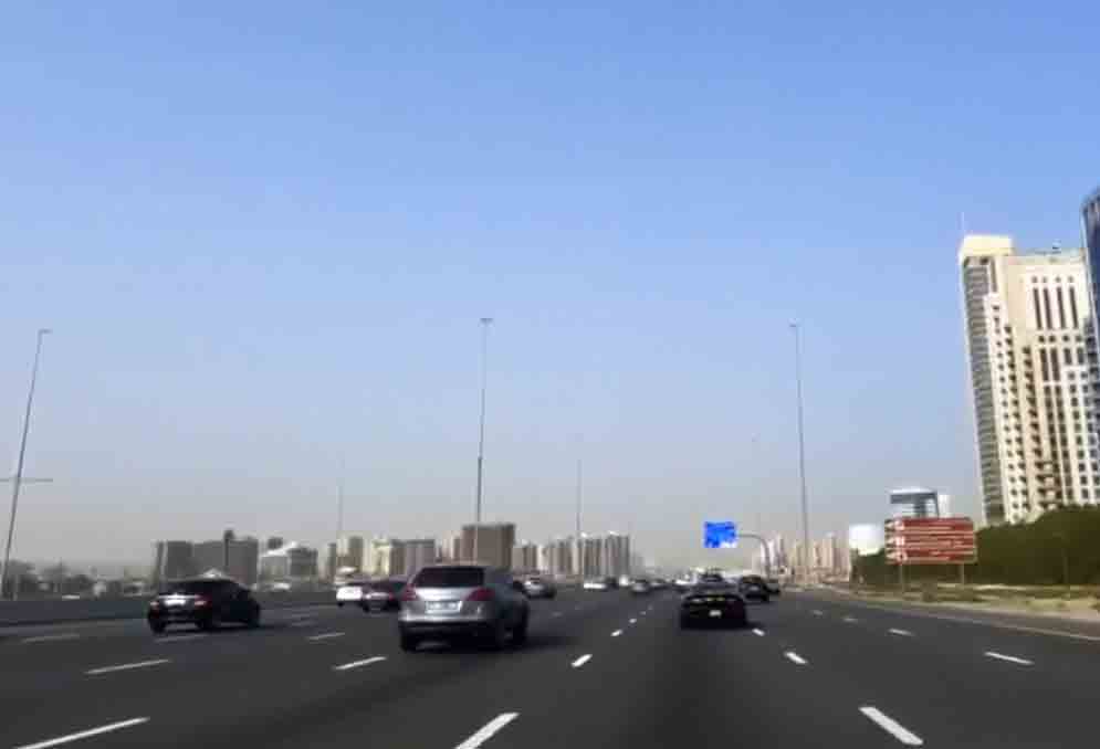 দুবাইয়ের আল মাকতুম বিমানবন্দর সড়কে একাধিক যানবাহনের সং*ঘ’র্ষ