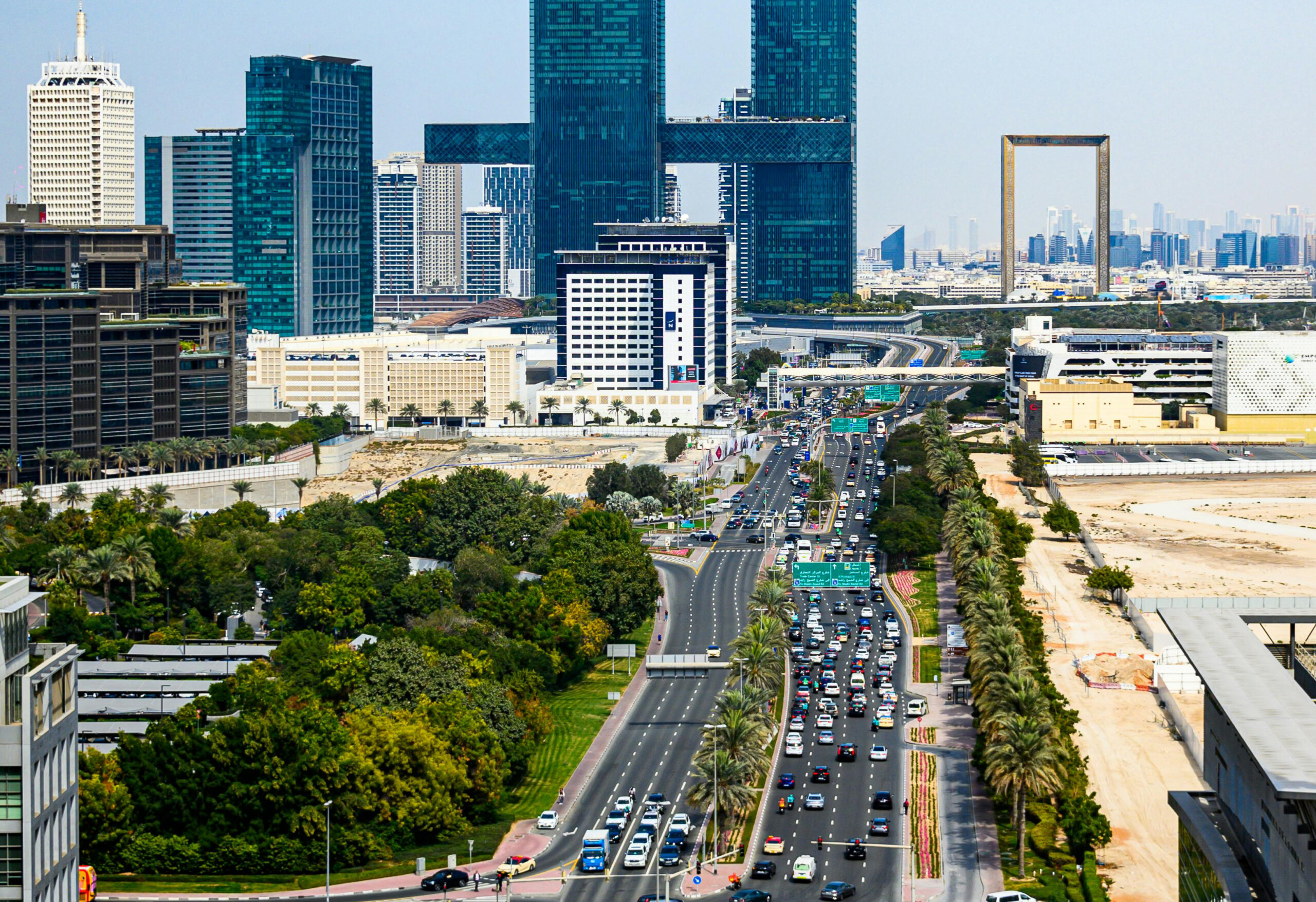 দুবাইয়ে বাম লেনে গাড়ি চালালে এই ৬টি ট্রাফিক নিয়ম অবশ্যই মানতে হবে