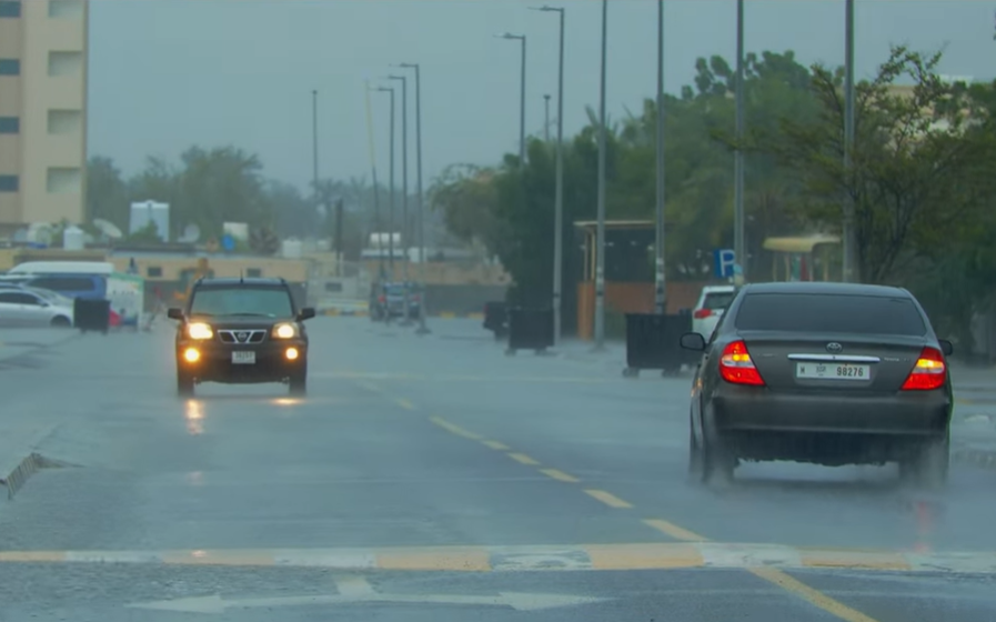 আমিরাতের আবহাওয়া সতর্কতা: ফুজাইরায় বৃষ্টিপাত, আগামী কয়েক ঘন্টায় আরও বৃষ্টিপাতের পূর্বাভাস