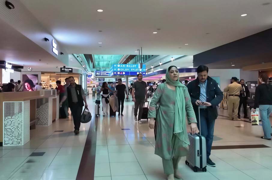 আমিরাত ভ্রমণে সতর্কবার্তা: বিমানবন্দরে প্রচণ্ড ভিড়