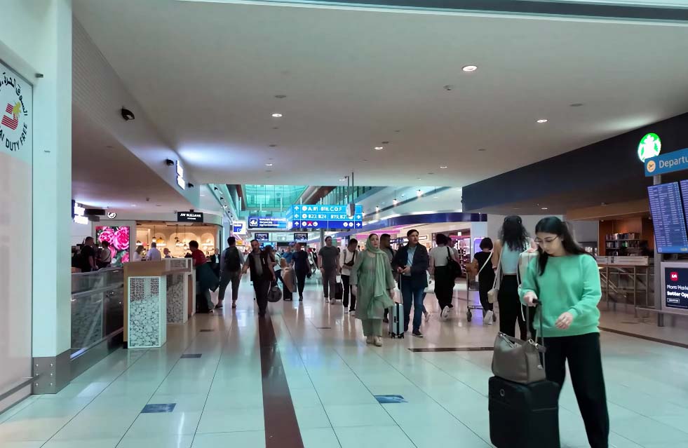 আমিরাতে নারীদের ভিসা আবেদন বেড়েছে তীব্রহারে, যা মোট ভ্রমণকারীদের প্রায় অর্ধেক