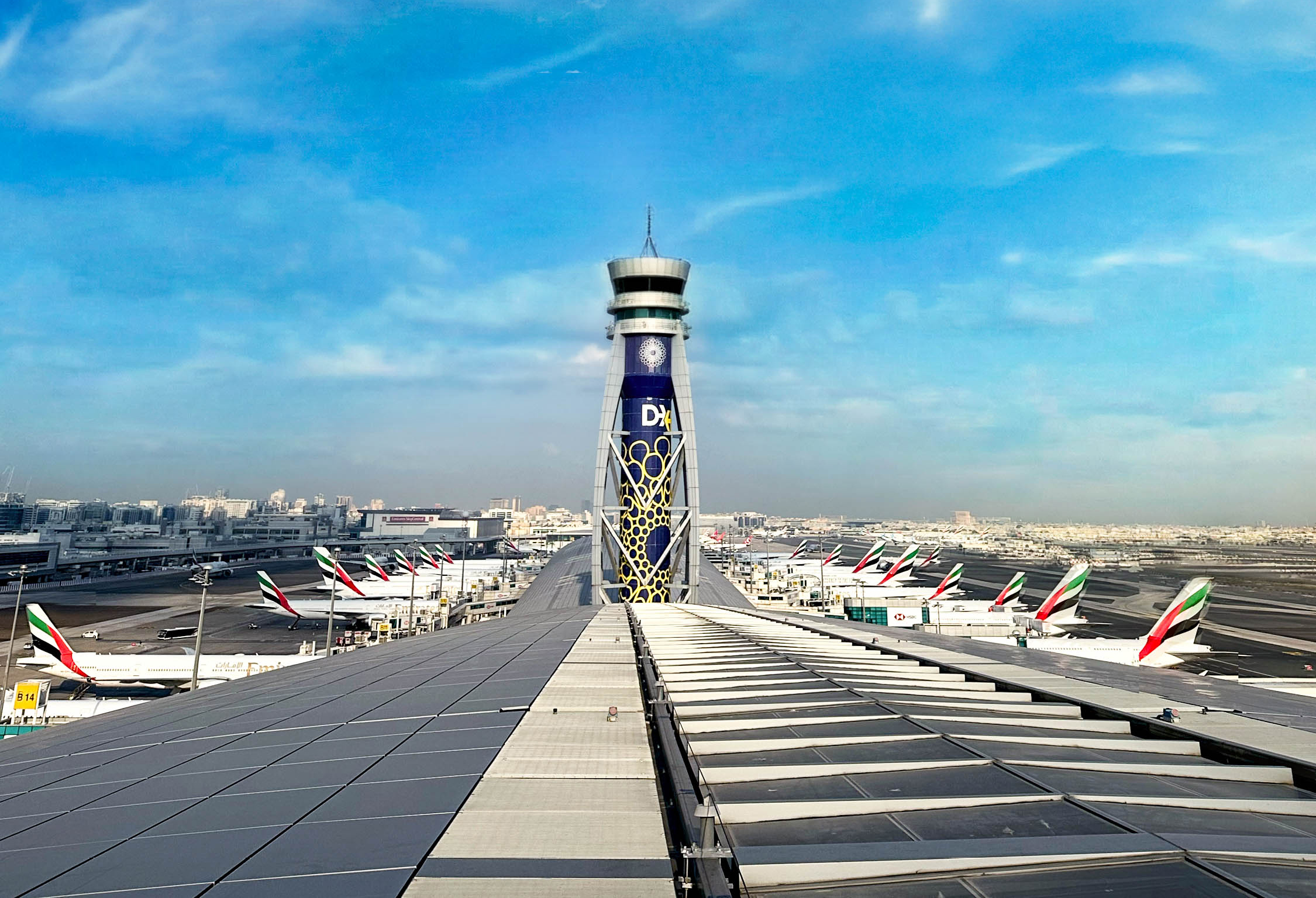 দুবাই বিমানবন্দরের ১২টি ফ্লাইট বাতিল, বিকল্প পথে পাঠানো হয়েছে ২৩টি