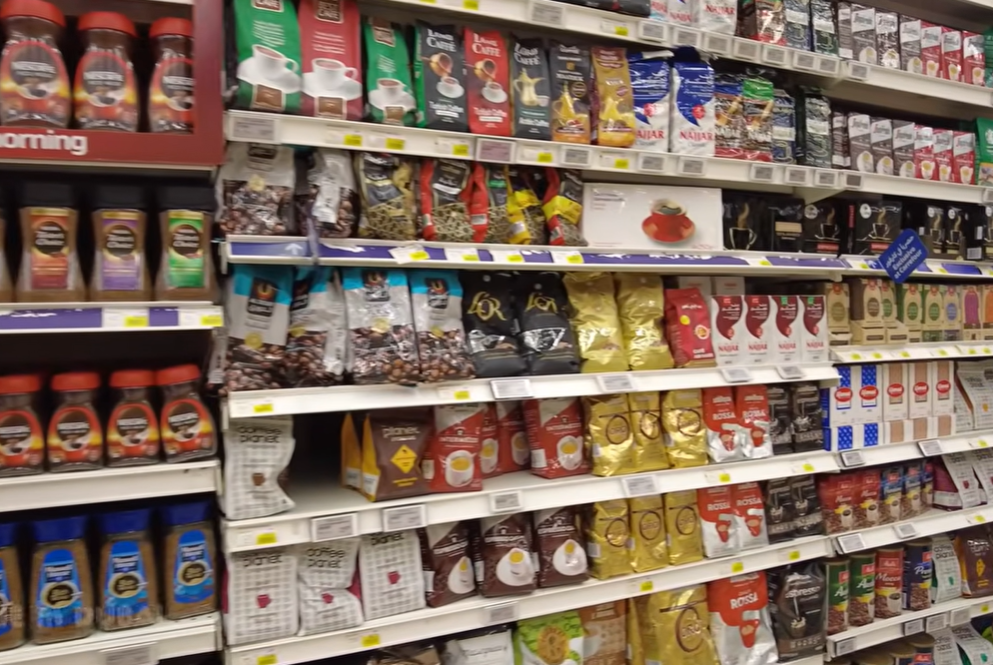 দুবাইয়ে রমজানে পণ্যের দাম বাড়ালে কোথায় ও কীভাবে অভিযোগ করবেন জানালো মন্ত্রণালয়