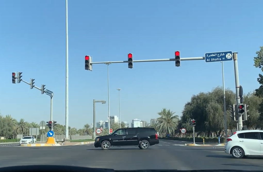 ইফতারের আগে গাড়ি চালকদের দ্রুতগতিতে গাড়ি চালানো এড়িয়ে চলার আহ্বান আবুধাবি পুলিশের