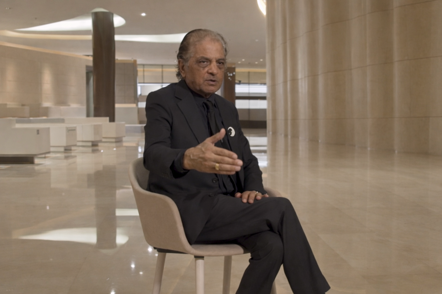 আমিরাতের ‘রয়েল ফটোগ্রাফার’ রমেশ শুক্লা আর নেই