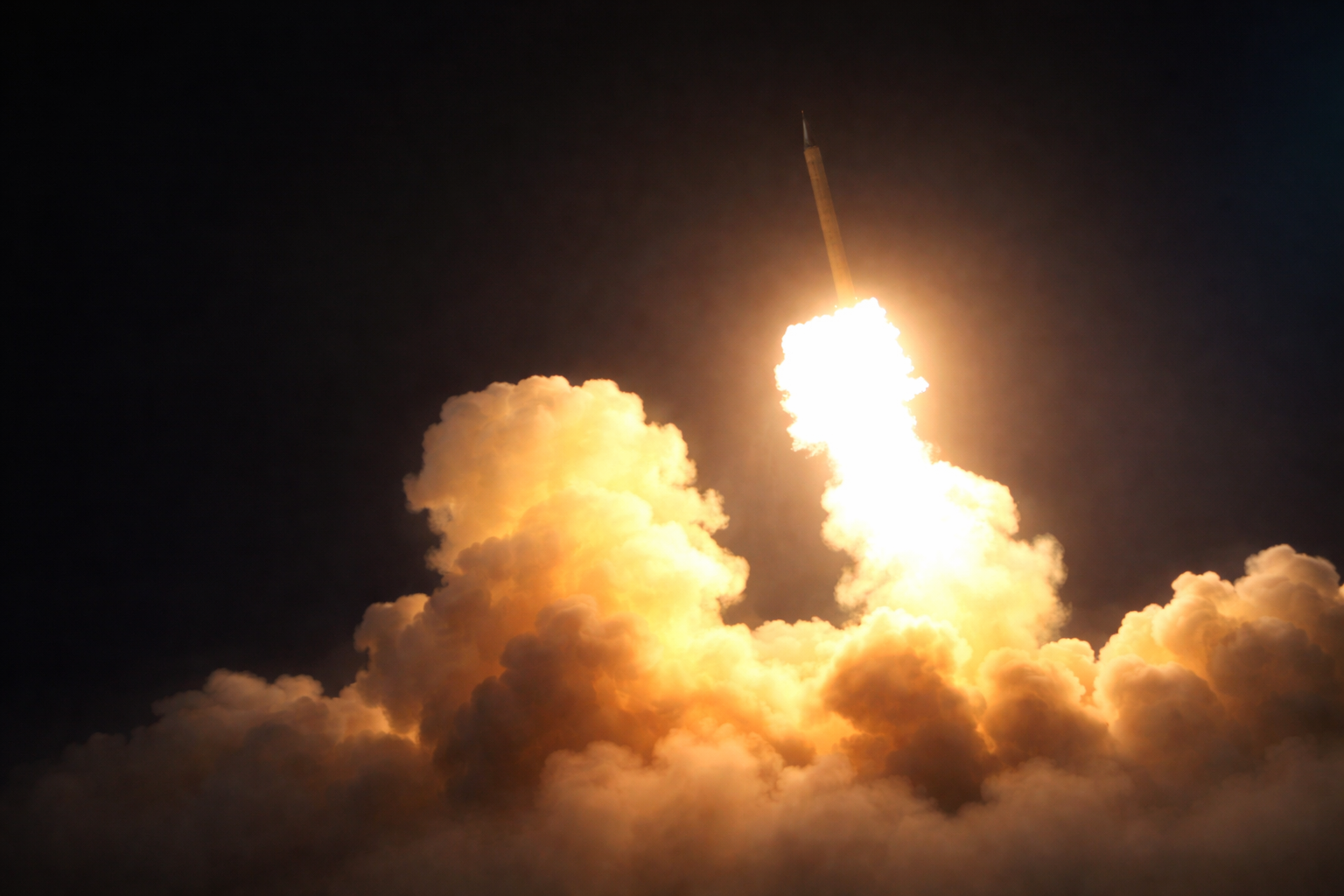 আমিরাতে ড্রোন হা*ম’লা’র পর ধ্বংসাবশেষ পড়েছে আবুধাবি গুদাম ও মুসাফাহ এলাকায়