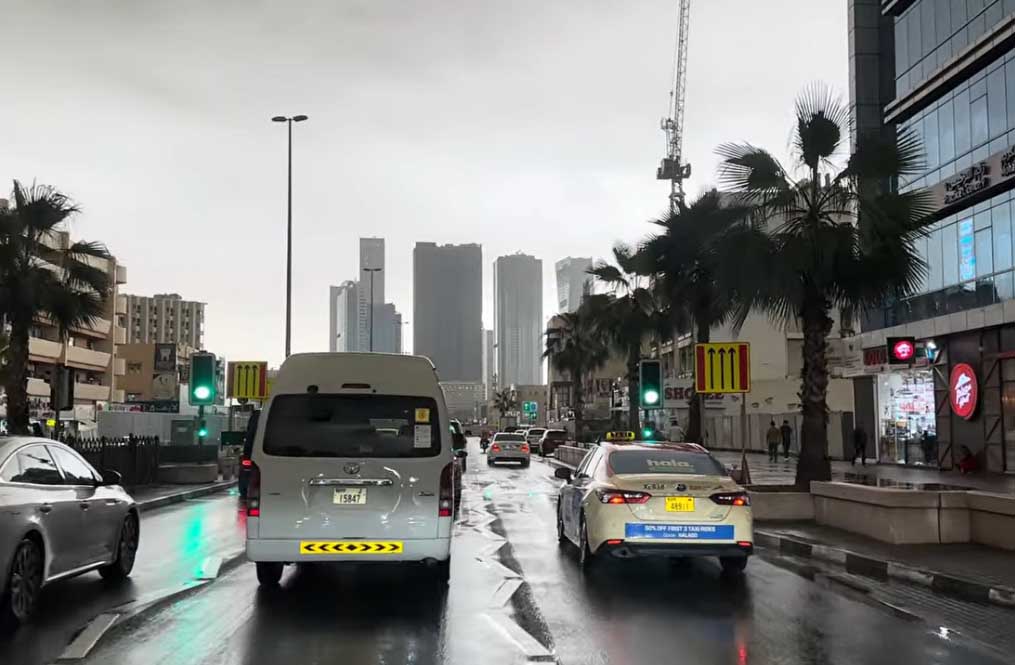 হঠাৎ বৃষ্টি, তীব্র বাতাস: সারায়াত ঋতুর যে ব্যাখ্যা দিলেন আমিরাতের আবহাওয়াবিদরা