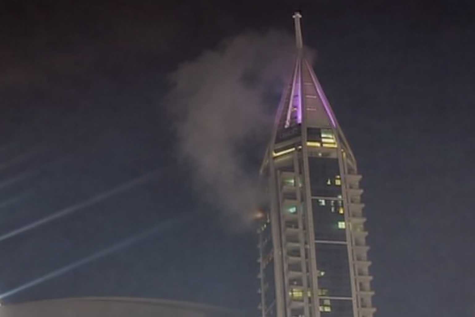 দুবাই মেরিনা ভবনের সম্মুখভাগে আছড়ে পড়ল মি*সাইলের ধ্বংসাবশেষ