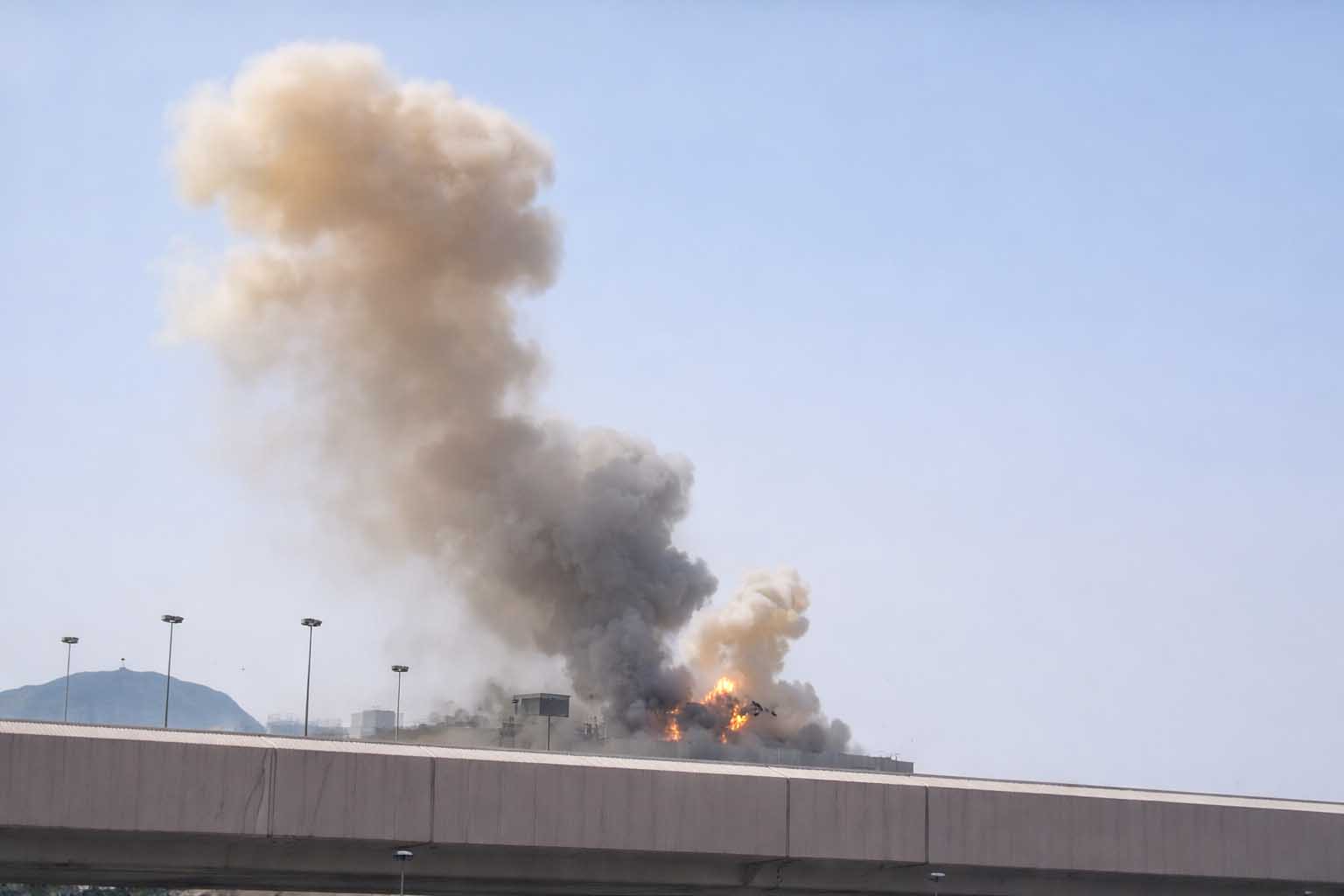 আমিরাতে ব্যালিস্টিক ক্ষে*পণাস্ত্রের ধ্বংসাবশেষ পড়ে দুই জনের মৃ*ত্যু